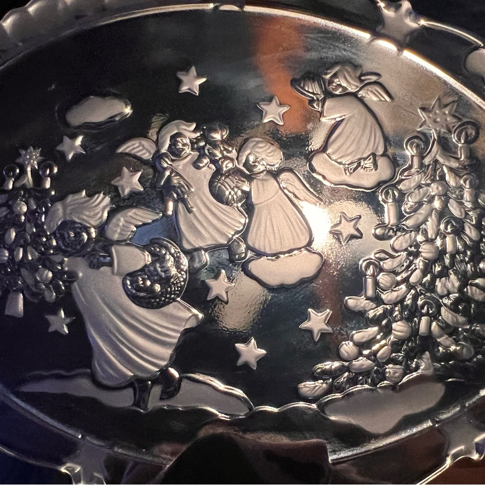 Mikasa 9” Christmas dish